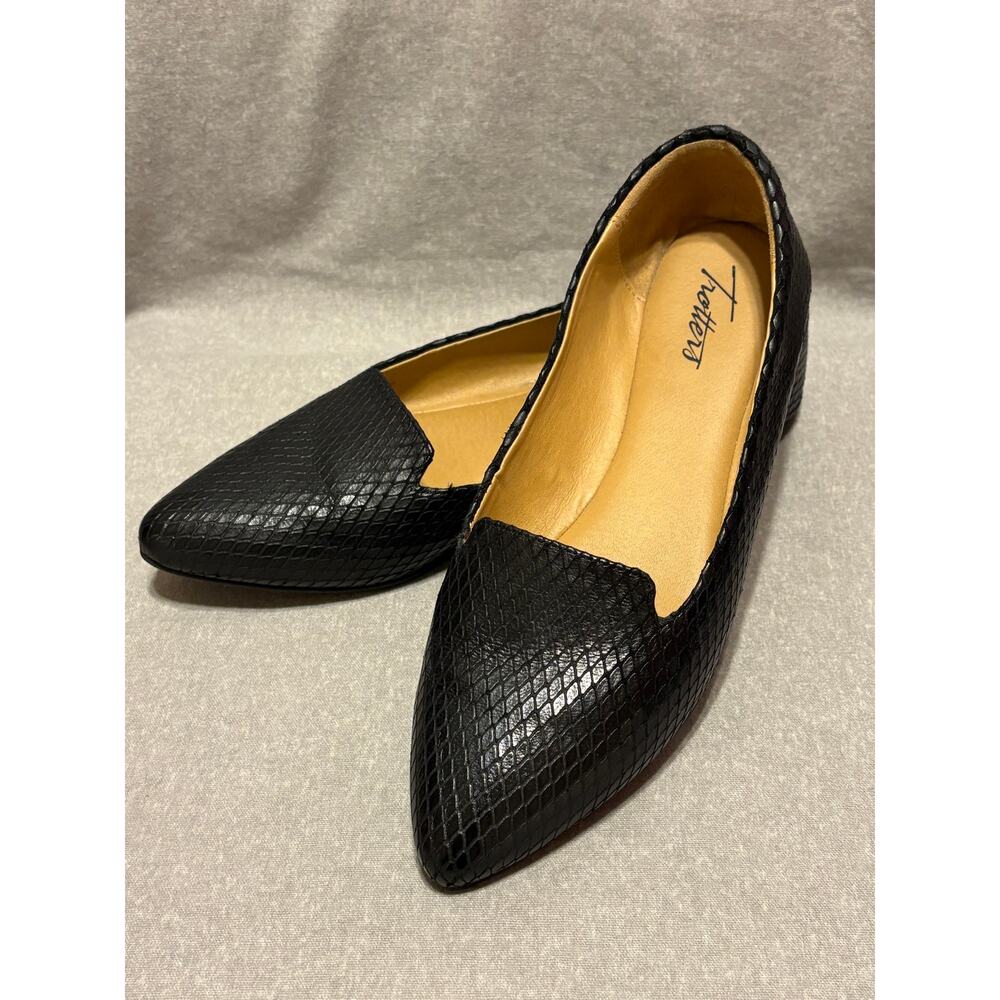 Trotters Women’s Size 8.5 Harlowe Black Leather Snake Print Slip On Flats EUC
